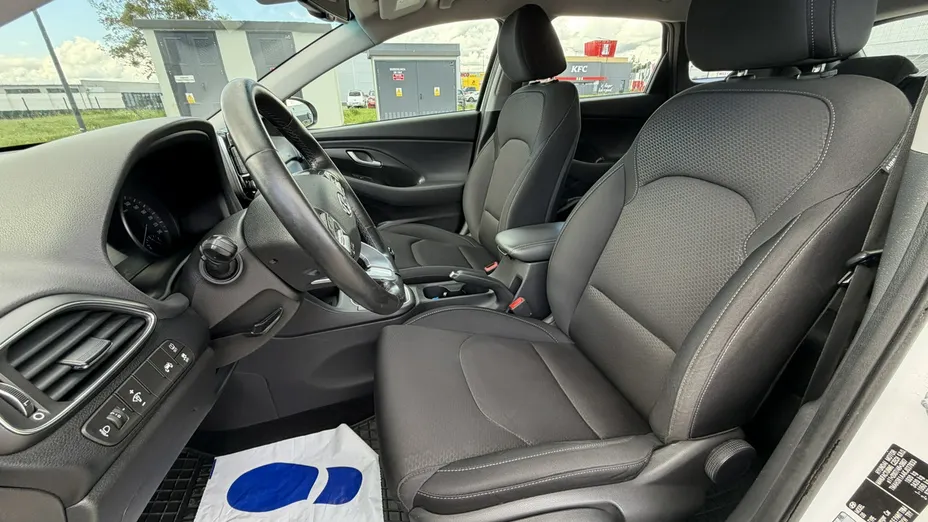 HYUNDAI i30 -