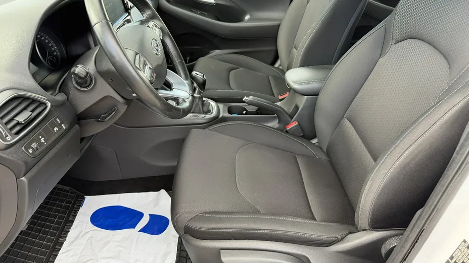 HYUNDAI i30 -