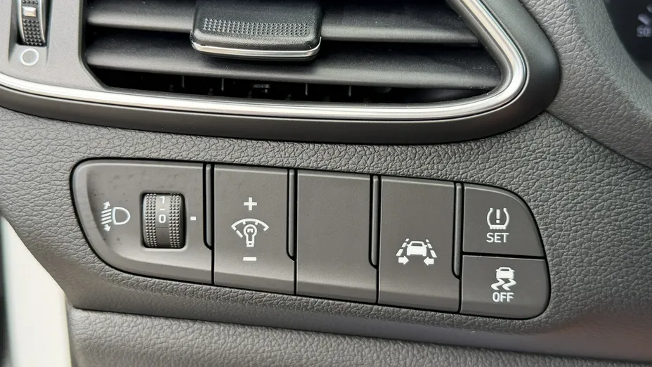 HYUNDAI i30 -