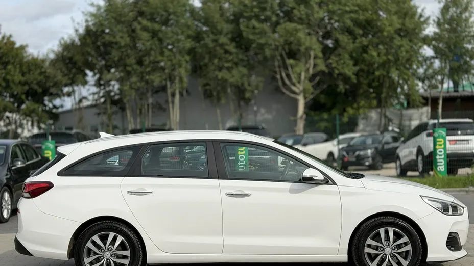 HYUNDAI i30 -