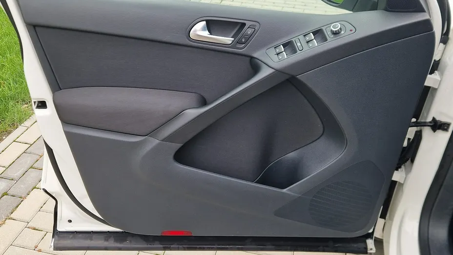 VOLKSWAGEN Tiguan -