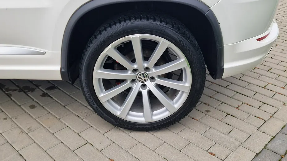 VOLKSWAGEN Tiguan -
