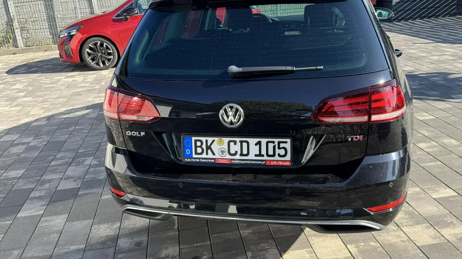 VOLKSWAGEN Golf -