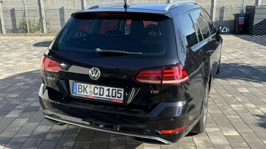 VOLKSWAGEN Golf -