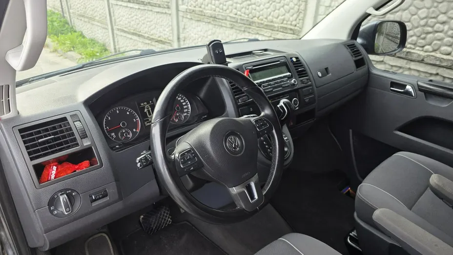 VOLKSWAGEN Multivan -