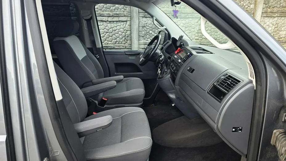 VOLKSWAGEN Multivan -