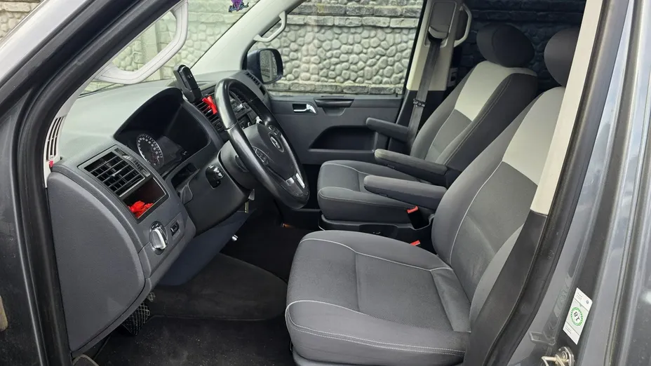 VOLKSWAGEN Multivan -