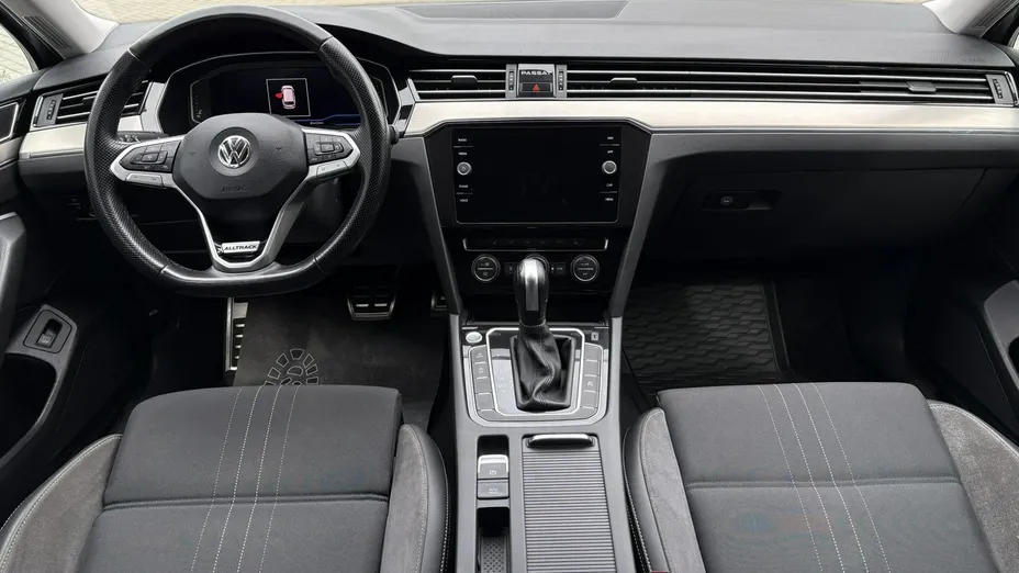 VOLKSWAGEN Passat -