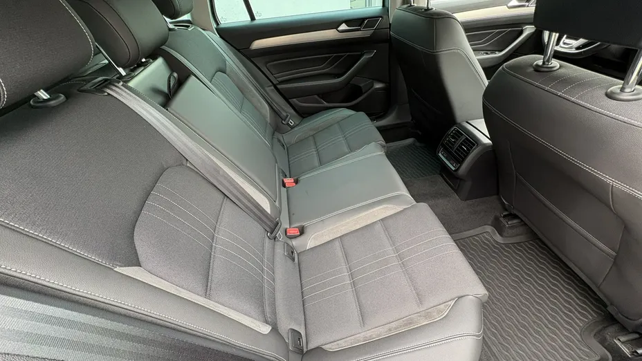 VOLKSWAGEN Passat -