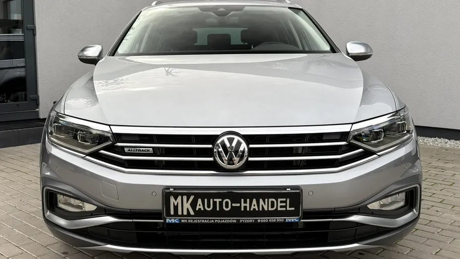 VOLKSWAGEN Passat -