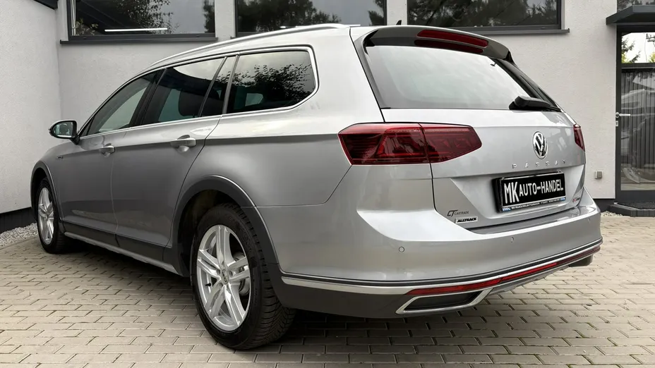 VOLKSWAGEN Passat -