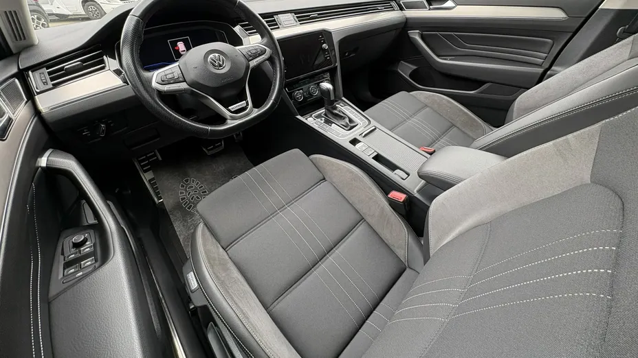 VOLKSWAGEN Passat -