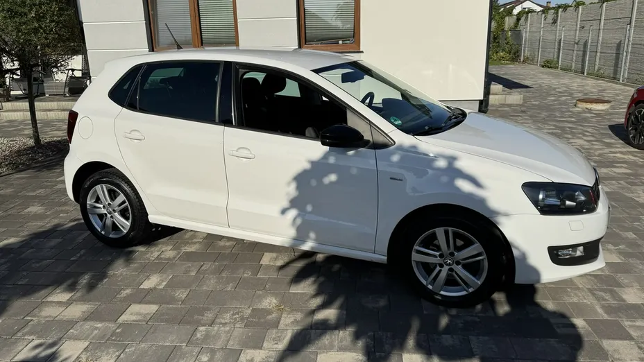 VOLKSWAGEN Polo -