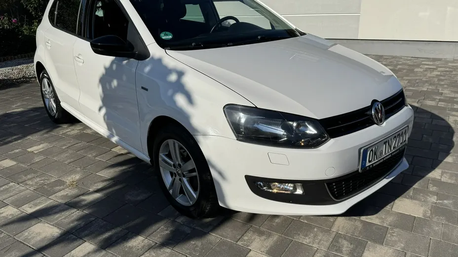 VOLKSWAGEN Polo -