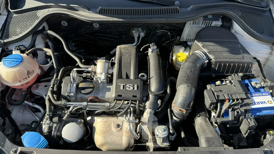 VOLKSWAGEN Polo -