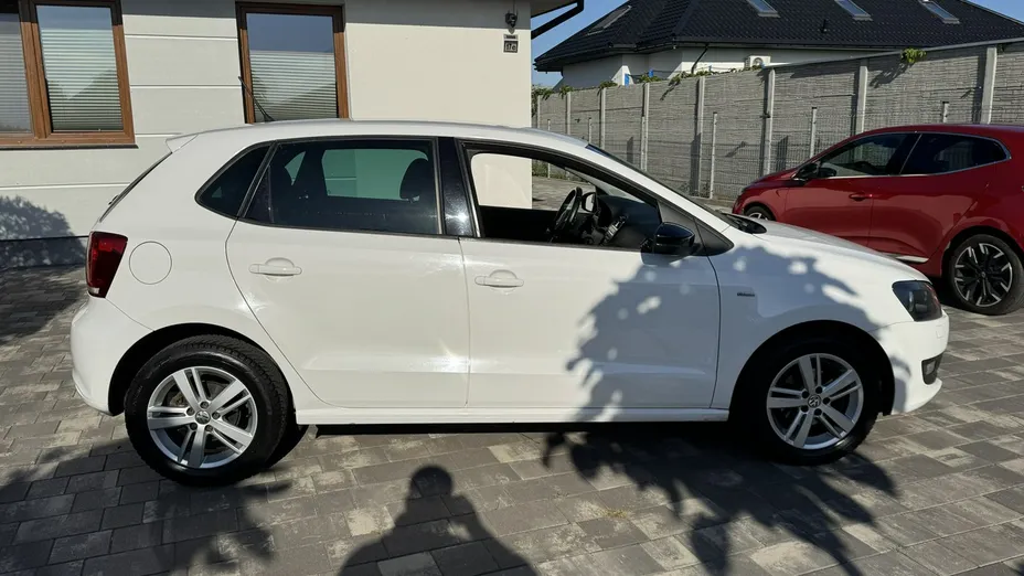 VOLKSWAGEN Polo -
