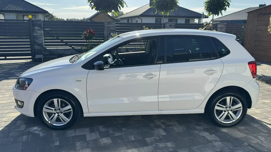 VOLKSWAGEN Polo -
