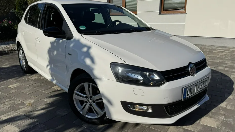 VOLKSWAGEN Polo -