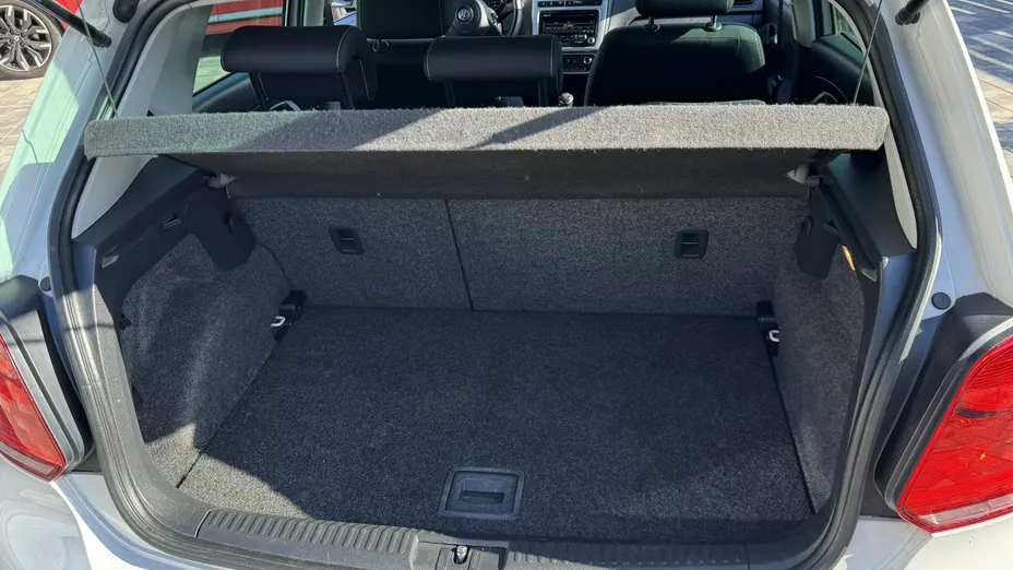 VOLKSWAGEN Polo -