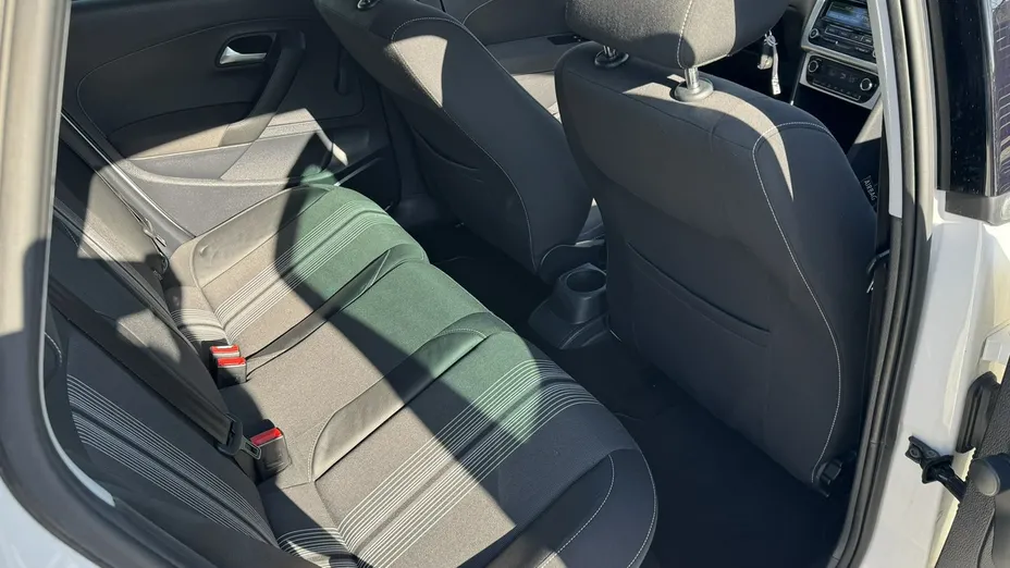 VOLKSWAGEN Polo -