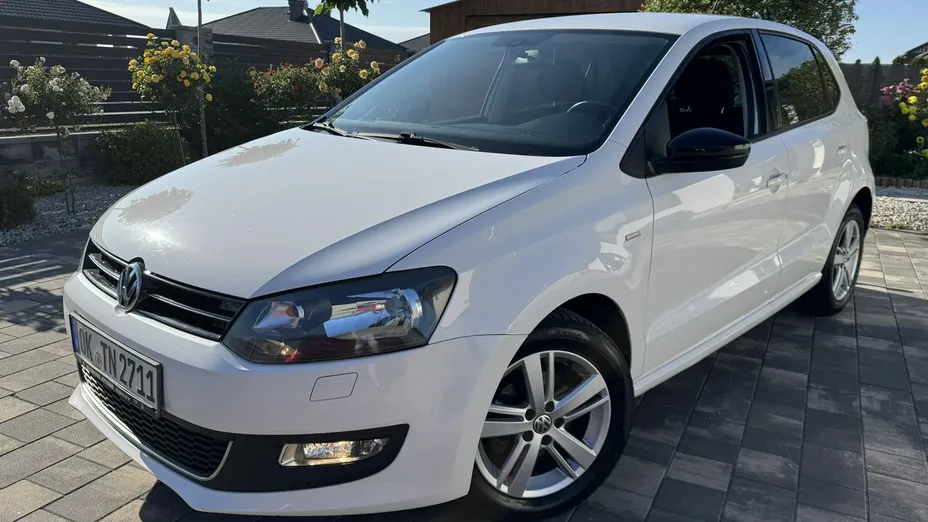 VOLKSWAGEN Polo -