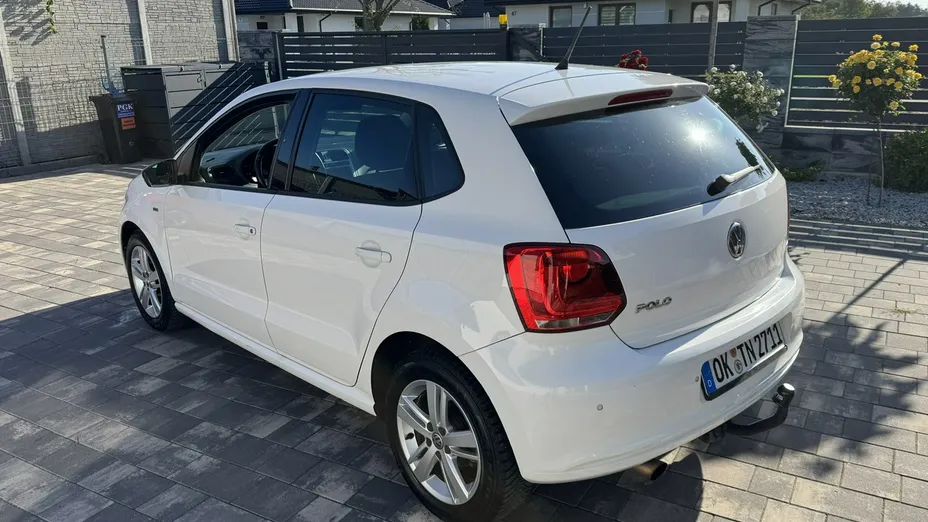VOLKSWAGEN Polo -