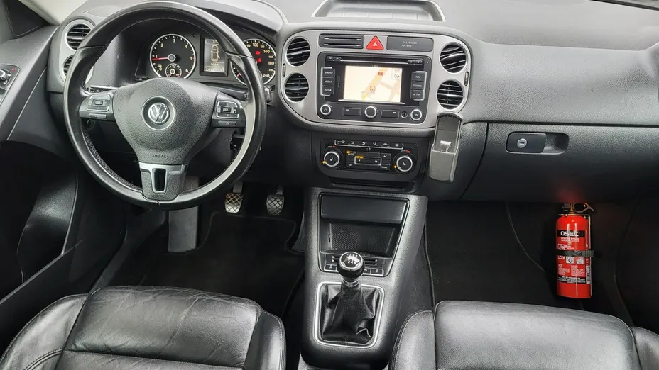VOLKSWAGEN Tiguan -
