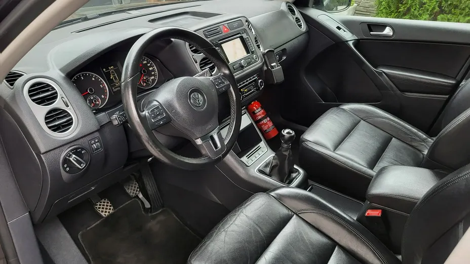 VOLKSWAGEN Tiguan -
