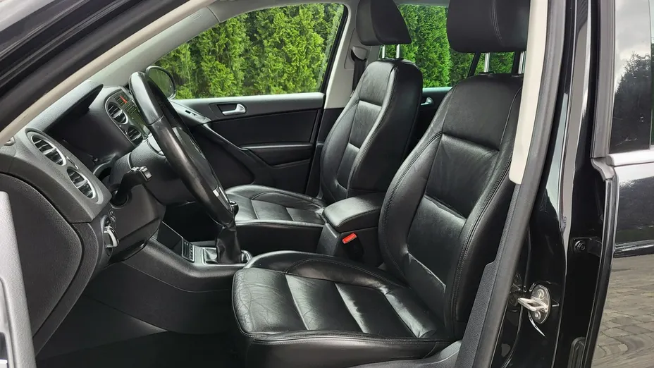 VOLKSWAGEN Tiguan -