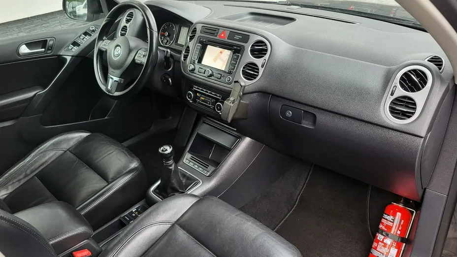 VOLKSWAGEN Tiguan -
