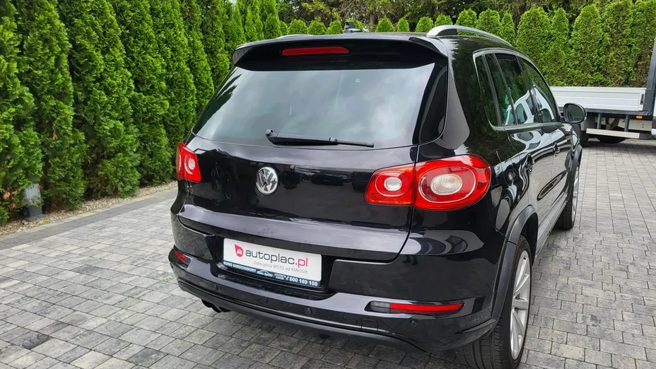 VOLKSWAGEN Tiguan -