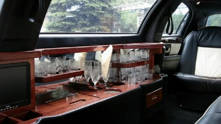 LINCOLN Town Car -