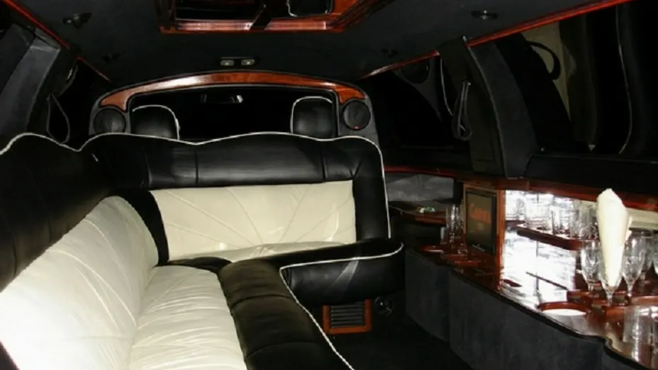 LINCOLN Town Car -