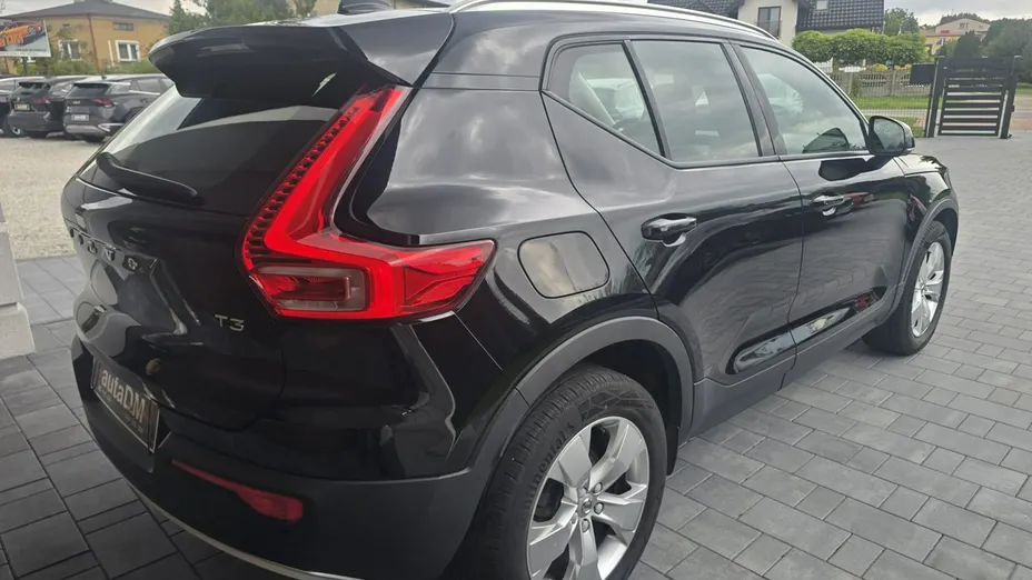 VOLVO XC40 -