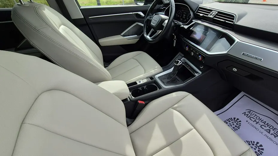 AUDI Q3 -