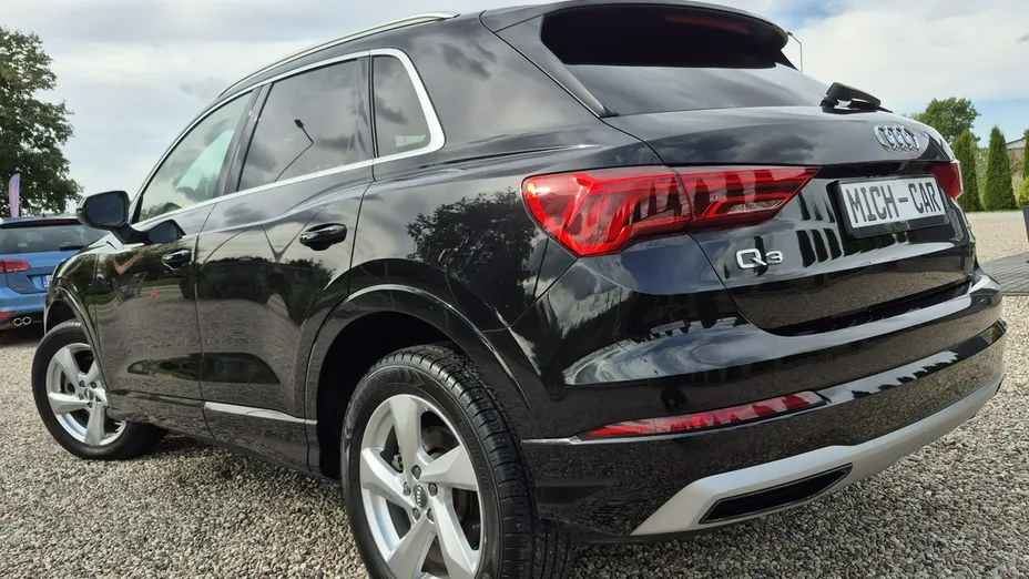 AUDI Q3 -