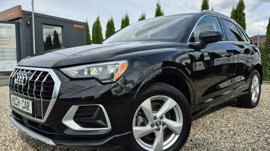 AUDI Q3 -