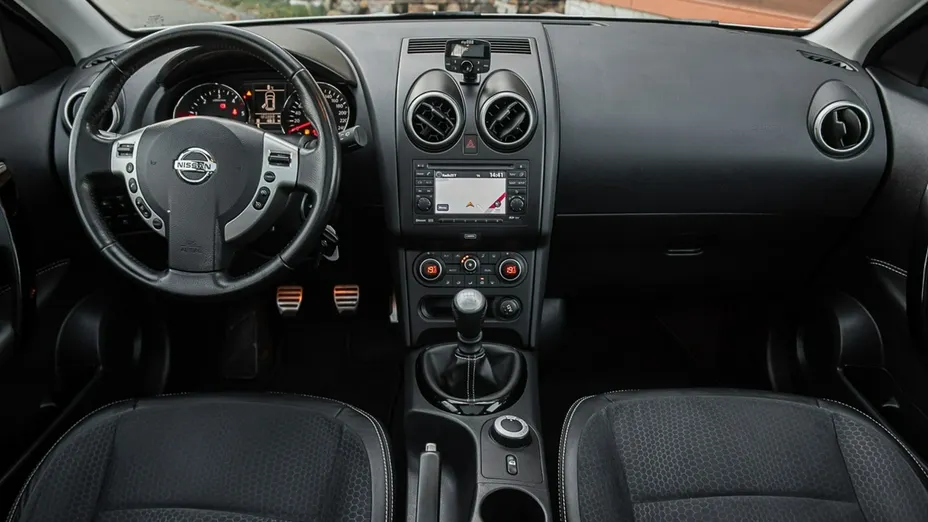 NISSAN Qashqai -