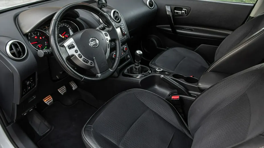 NISSAN Qashqai -