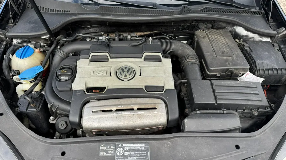 VOLKSWAGEN Golf -
