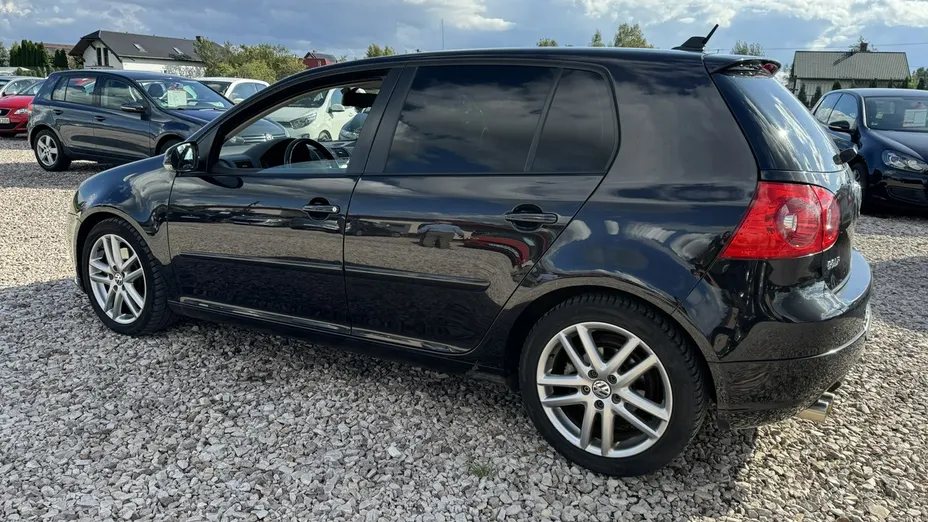 VOLKSWAGEN Golf -