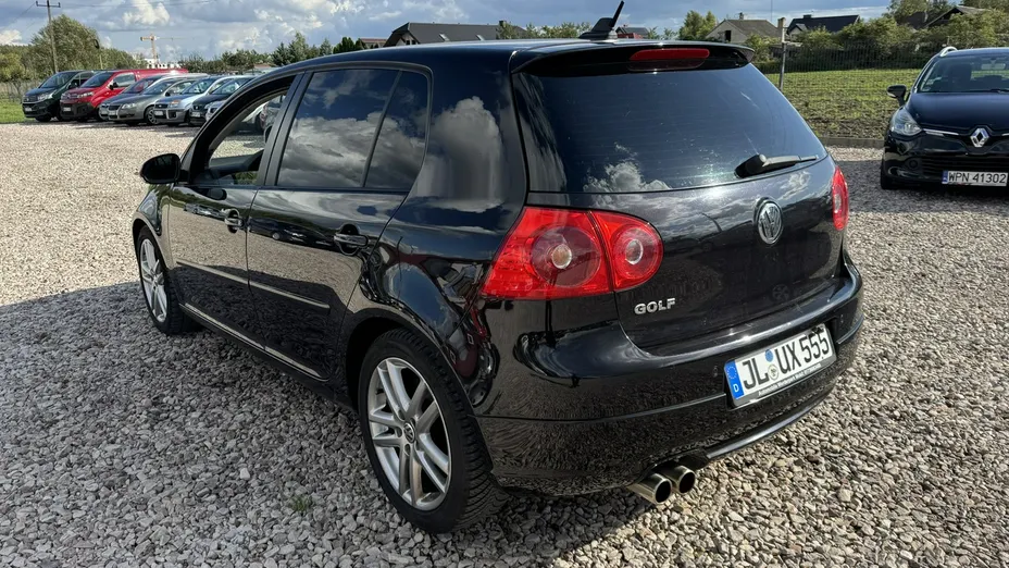 VOLKSWAGEN Golf -