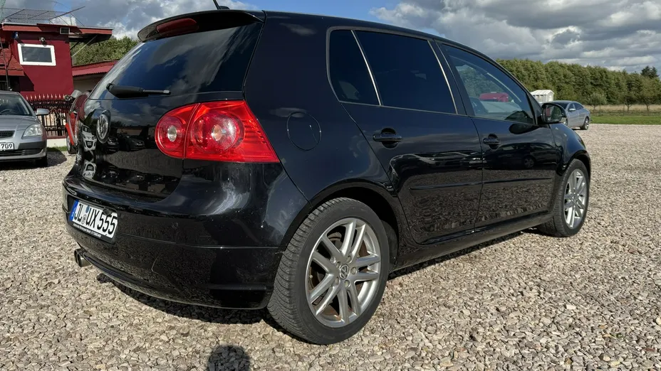 VOLKSWAGEN Golf -
