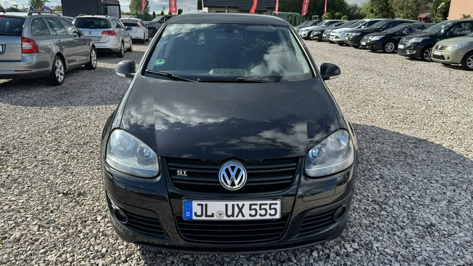 VOLKSWAGEN Golf -