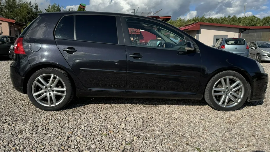 VOLKSWAGEN Golf -