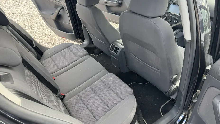 VOLKSWAGEN Golf -