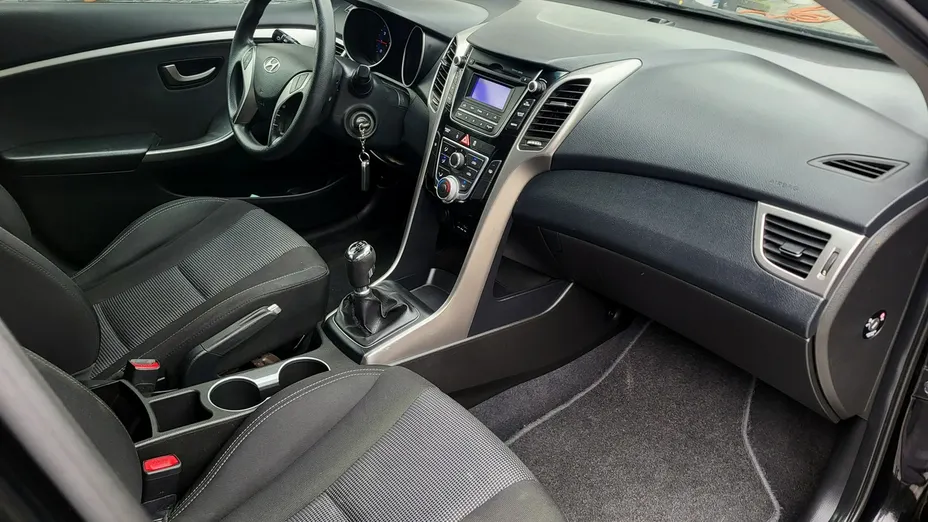 HYUNDAI i30 -