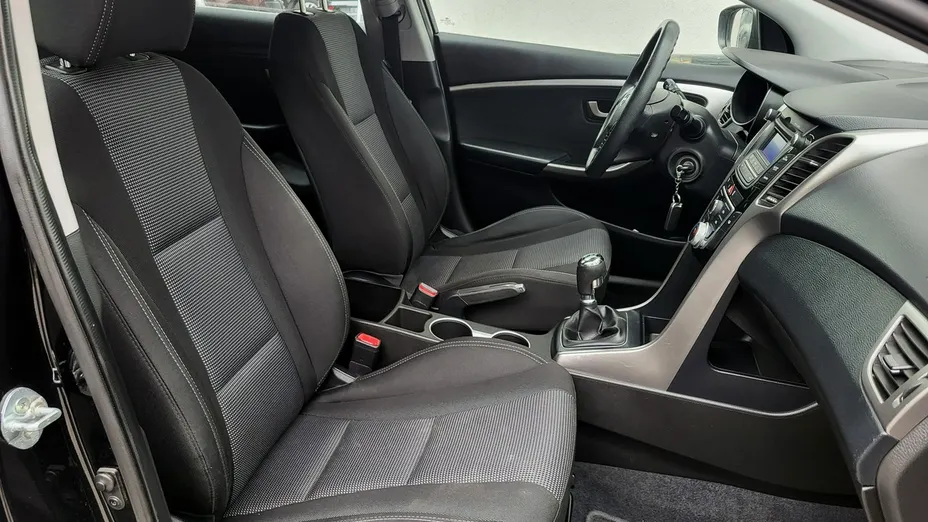 HYUNDAI i30 -