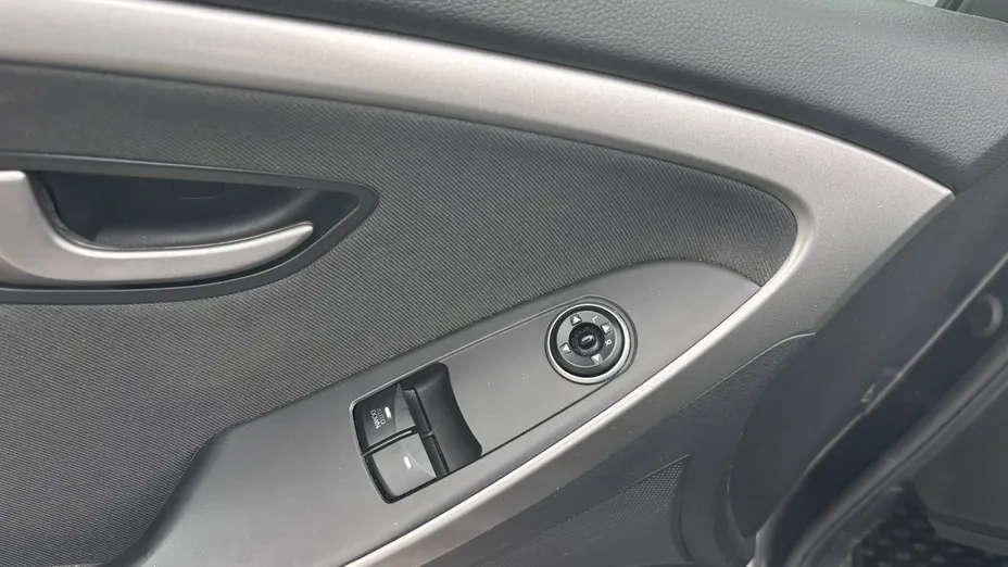 HYUNDAI i30 -
