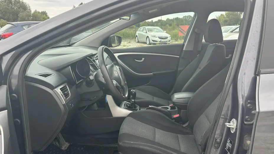 HYUNDAI i30 -